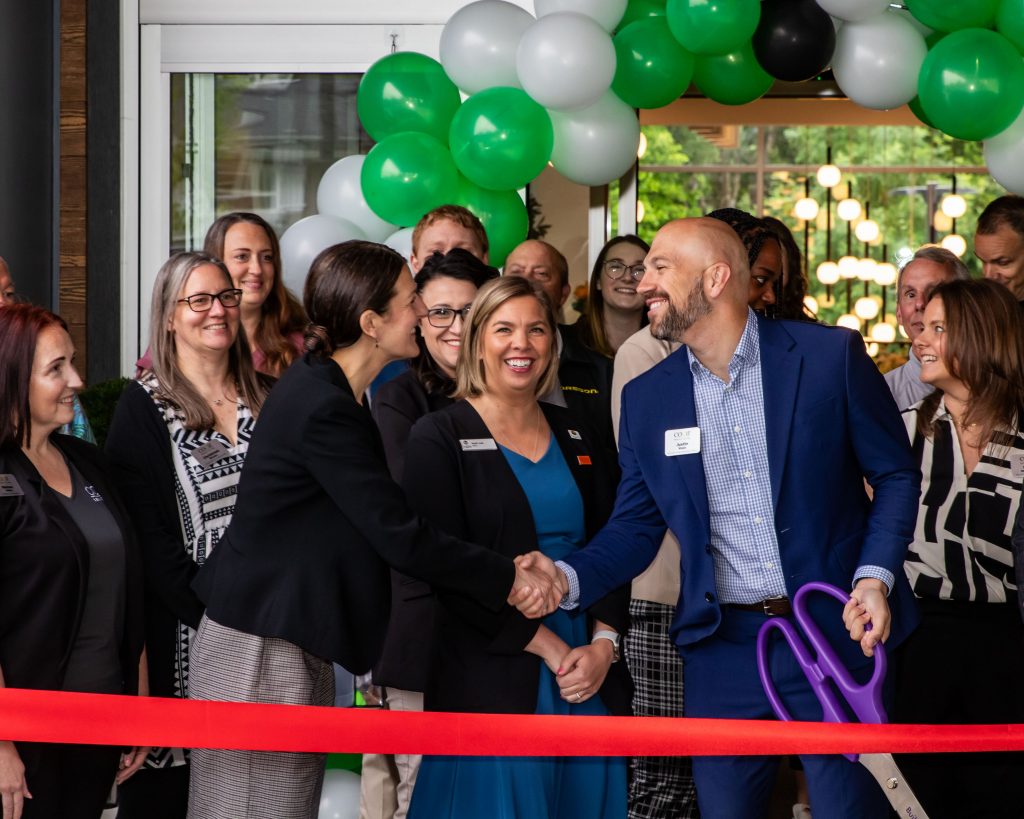 RibbonCuttingCogirTigardChamber 0847